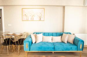 A seating area at King Suite AN33