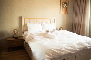 A bed or beds in a room at King Suite AN33