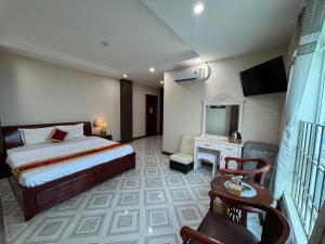 Kama o mga kama sa kuwarto sa Thành Đạt Hotel Bạc Liêu