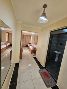 Uma cama ou camas num quarto em Big Tusks Hotel, Marsabit