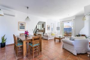 Χώρος καθιστικού στο Villa Zoes