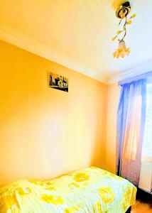 una camera da letto con un letto e una finestra di Private Room in Tbilisi with LIGHT & LOVE Energy! a Tbilisi City