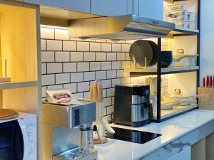 a kitchen with a counter with a microwave at Ploy Mountain View Pool Villa in Ban Thai Thai