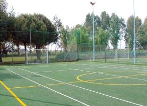Tenis a/nebo squash v ubytování Residence with swimming pool in Luni Mare nebo okolí