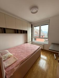 Postel nebo postele na pokoji v ubytování Apartman Akademska Četvrt