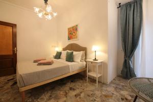 Una cama o camas en una habitación de C & S Cavour - Central HUB