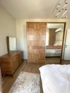 A bed or beds in a room at Two Bedroom King Suite BH46