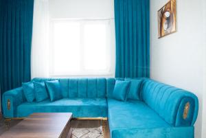 A seating area at Two Bedroom King Suite BH46