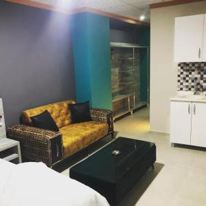 a living room with a couch and a coffee table at CıTY LIFE OTEL in İskenderun