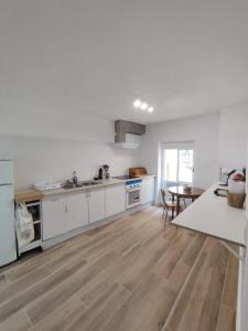 Køkken eller tekøkken på Casa Centenaria en Cortes de Pallás