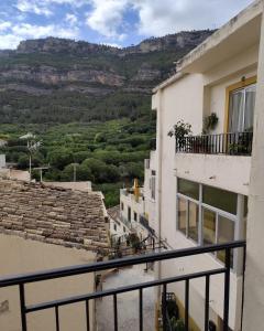 En generel udsigt til bjerge eller udsigt til bjerge taget fra feriehuset