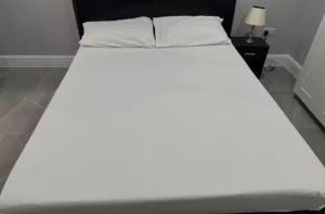 Postel nebo postele na pokoji v ubytování Apartment-Sleeps3-Parking-Internet