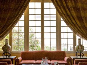 A seating area at Sofitel Winter Palace Luxor