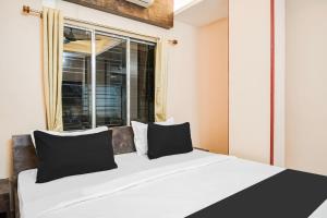 Postel nebo postele na pokoji v ubytování Super Hotel O MOHAR KUNJHA + 22 fotografií