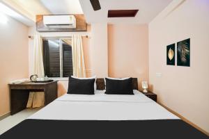 Postel nebo postele na pokoji v ubytování Super Hotel O MOHAR KUNJHA