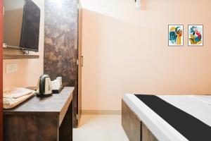 Kuchyň nebo kuchyňský kout v ubytování Super Hotel O MOHAR KUNJHA