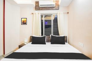 Postel nebo postele na pokoji v ubytování Super Hotel O MOHAR KUNJHA