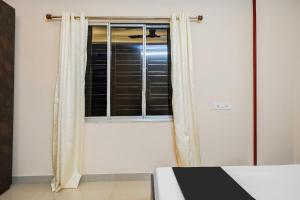 Postel nebo postele na pokoji v ubytování Super Hotel O MOHAR KUNJHA