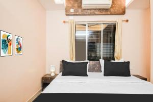 Postel nebo postele na pokoji v ubytování Super Hotel O MOHAR KUNJHA