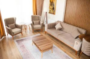 Posezení v ubytování Deluxe King Suite MAI35