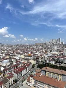 Nespecifikovaný výhled na destinaci Esenyurt nebo výhled na město při pohledu z apartmánu