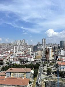 Nespecifikovaný výhled na destinaci Esenyurt nebo výhled na město při pohledu z apartmánu