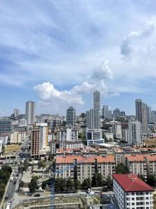 Nespecifikovaný výhled na destinaci Esenyurt nebo výhled na město při pohledu z apartmánu