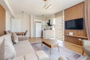 A television and/or entertainment centre at Deluxe King Suite MAI21