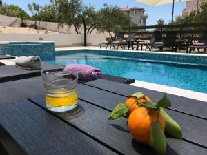 Bazén v ubytovaní Apartmani Vujić- Villa Dolac alebo v jeho blízkosti