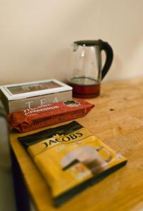 Paide Kesklinna kodumajutus的咖啡和沏茶工具