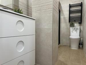 Ένα μπάνιο στο Coqueto estudio de obra nueva