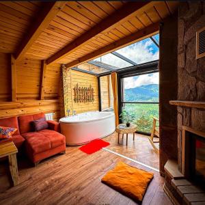 Ένα ή περισσότερα κρεβάτια σε δωμάτιο στο Golden Paws Guesthouse