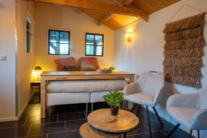 Ruang duduk di BnB 104