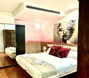 A bed or beds in a room at Apartamentos con jacuzzi ALQUILER TEMPORAL