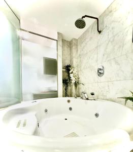 A bathroom at Apartamentos con jacuzzi ALQUILER TEMPORAL