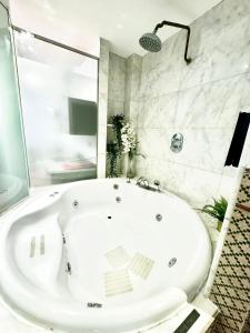 A bathroom at Apartamentos con jacuzzi ALQUILER TEMPORAL