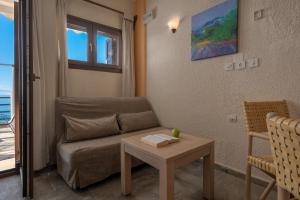 A seating area at Agnanti Hotel Apartments