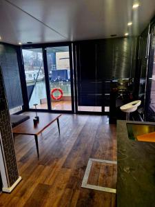 Fotografie z fotogalerie ubytování Bright Room Houseboat v Bělehradě
