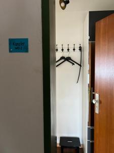 a room with a door with a hanger on the wall at Ferienwohnung Sole Della Sera in Reichersbeuern