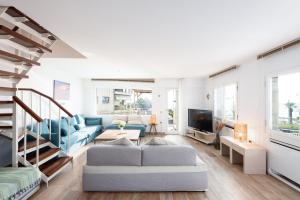 Χώρος καθιστικού στο Zeus2 Beach Front Apartment, 3BR