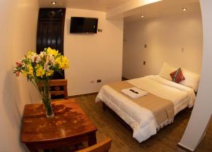 Tranquility Hotel客房内的一张或多张床位