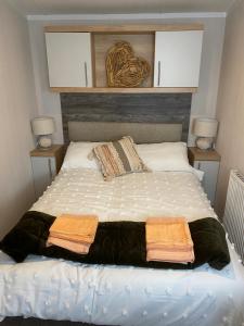 Voodi või voodid majutusasutuse 3 bed Caravan - Sleeps 8 - Pets - Parking toas
