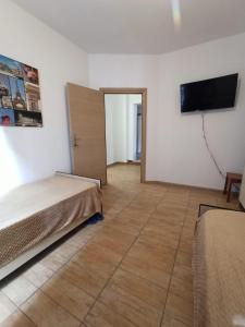 TV a/nebo společenská místnost v ubytování Skanderbeg Square Residences