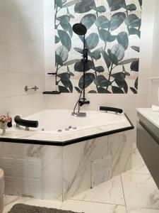 Koupelna v ubytování Hostal Gipuzkoa + 99 fotografií