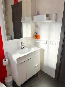 Bilik mandi di Apartamentos Capri-Playa +41 gambar