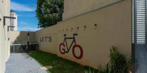 a wall with a sign with a bike painted on it at Vila Mariana - Conforto e Praticidade in Sao Paulo +10 photos