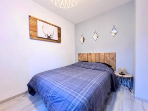 Un pat sau paturi într-o cameră la Bel appartement 6 couchages au plan d'eau d'Embrun