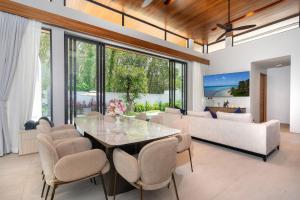 Χώρος καθιστικού στο Bang Tao Botanica Modern Loft 4 bd S