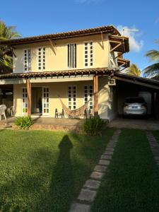a shadow of a woman standing in front of a house at Casa de Praia in Itaporanga dʼAjuda