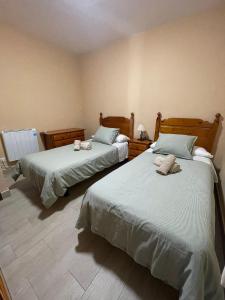 two beds in a room with two beds sidx sidx sidx at Casa La Peña - Playa y Naturaleza a un paso in La Redondela +15 photos